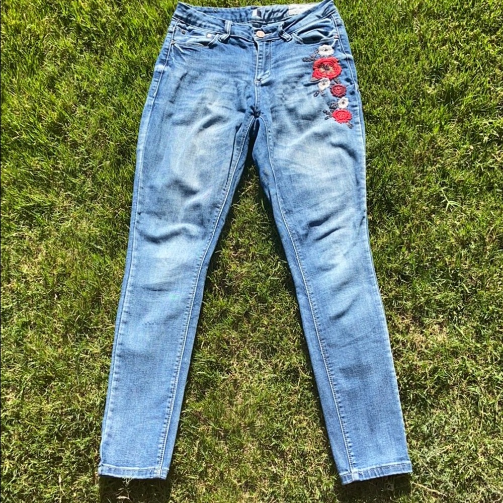 Light blue skinny jeans w/ roses